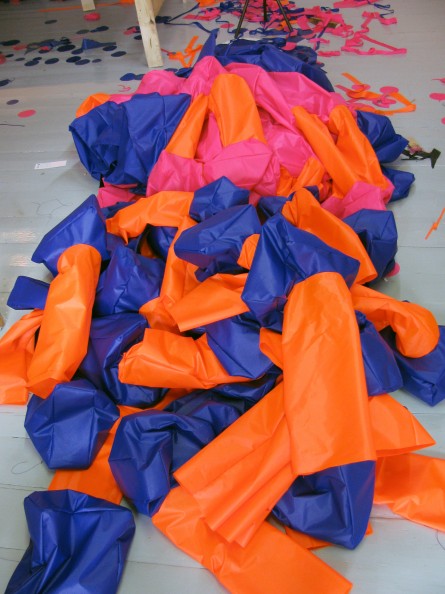 Fabrication process of sewing a nylon inflatable suit