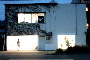 ジミーキンリーの個展です。京都の　galerie weissraum　に展示があります